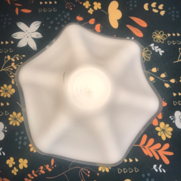 WHITE MATE GLASS WAVY VASE BOWL Plate Vase Flower Shaped 9.5”  MILKY VINTAGE? - Picture 10 of 16